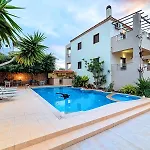 Azure Horizon Heated Pool At 550 M