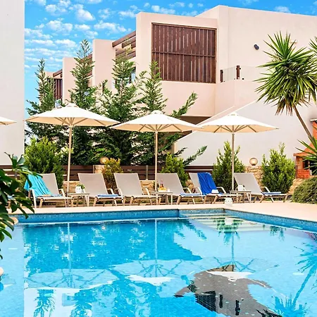 Azure Horizon Heated Pool At 550 M